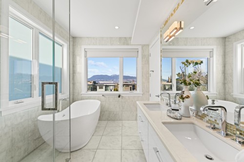 3253 21St Avenue W, Vancouver, BC 