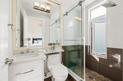 3253 21St Avenue W, Vancouver, BC 