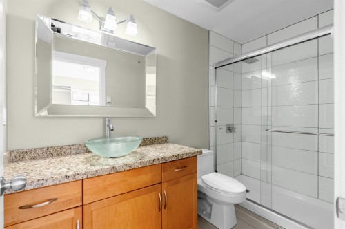 999 20Th Avenue W, Vancouver, BC 