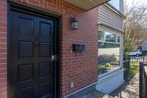 999 20Th Avenue W, Vancouver, BC 