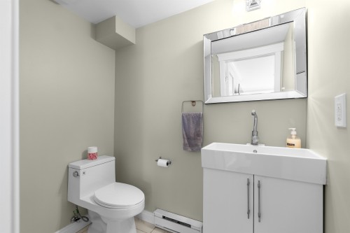 999 20Th Avenue W, Vancouver, BC 