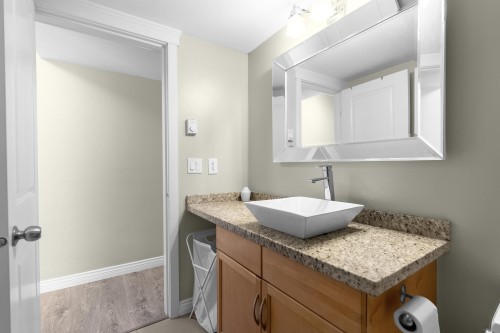 999 20Th Avenue W, Vancouver, BC 