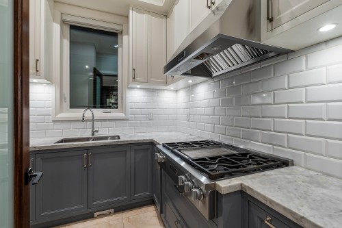 3708 35Th Avenue W, Vancouver, BC 