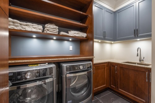 3708 35Th Avenue W, Vancouver, BC 