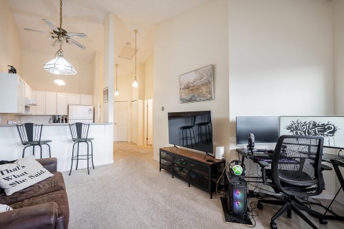 305-11726 225th Street  Maple Ridge, BC V2X 6E4