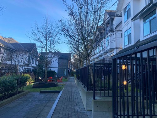 7-5122 Canada Way, Burnaby, BC 