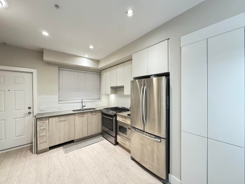 7-5122 Canada Way, Burnaby, BC 