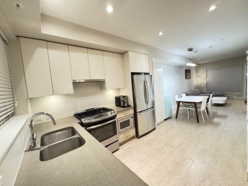7-5122 Canada Way, Burnaby, BC 