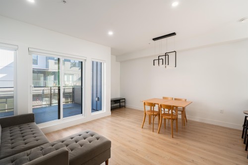 210-7131 17Th Avenue, Burnaby, BC 