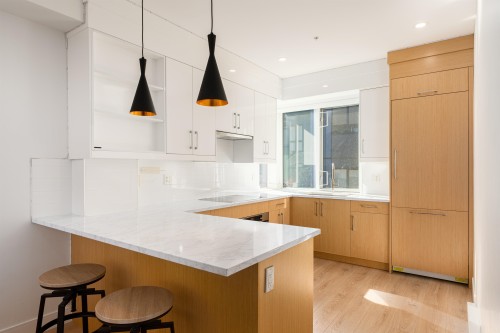 210-7131 17Th Avenue, Burnaby, BC 