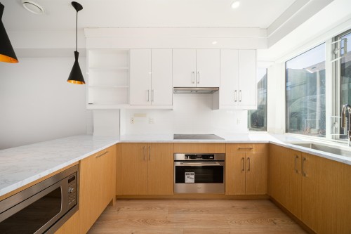 210-7131 17Th Avenue, Burnaby, BC 