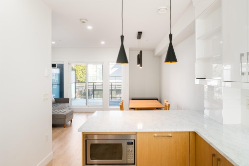 210-7131 17Th Avenue, Burnaby, BC 