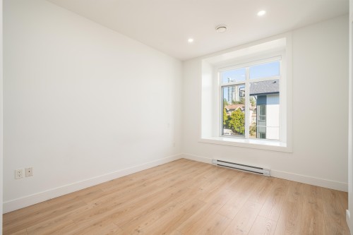 210-7131 17Th Avenue, Burnaby, BC 