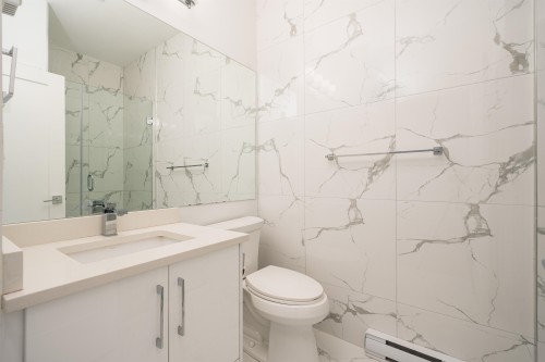 210-7131 17Th Avenue, Burnaby, BC 