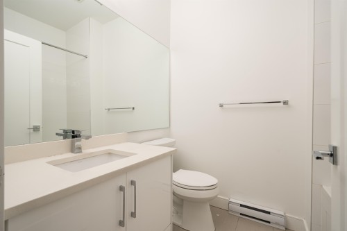 210-7131 17Th Avenue, Burnaby, BC 