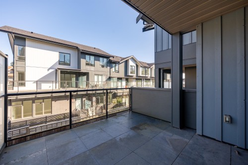 210-7131 17Th Avenue, Burnaby, BC 