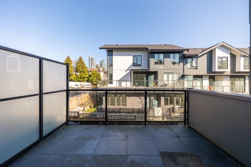 210-7131 17Th Avenue, Burnaby, BC 