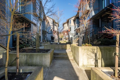 210-7131 17Th Avenue, Burnaby, BC 