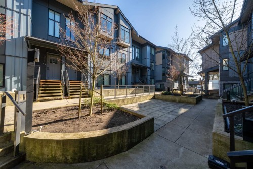 210-7131 17Th Avenue, Burnaby, BC 