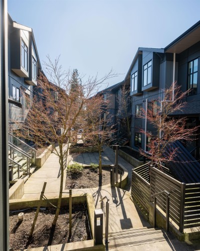 210-7131 17Th Avenue, Burnaby, BC 