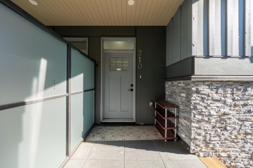 210-7131 17Th Avenue, Burnaby, BC 