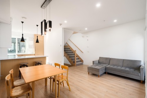 210-7131 17Th Avenue, Burnaby, BC 