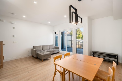 210-7131 17Th Avenue, Burnaby, BC 