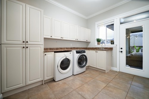 1031 Jay Crescent, Squamish, BC 