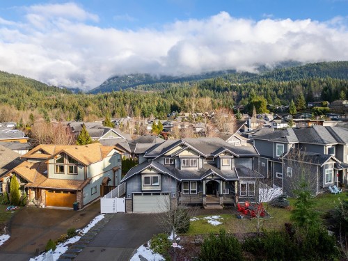 1031 Jay Crescent, Squamish, BC 