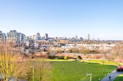504-181 Athletes Way, Vancouver, BC 