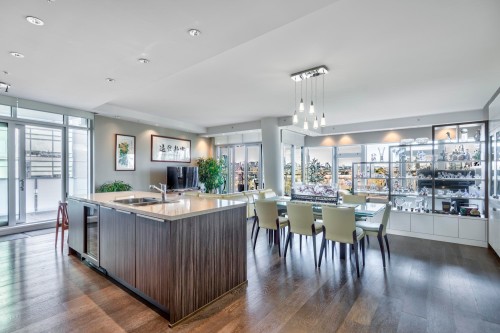 504-181 Athletes Way, Vancouver, BC 