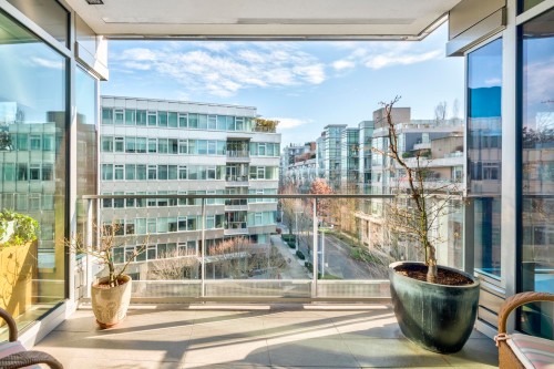 504-181 Athletes Way, Vancouver, BC 