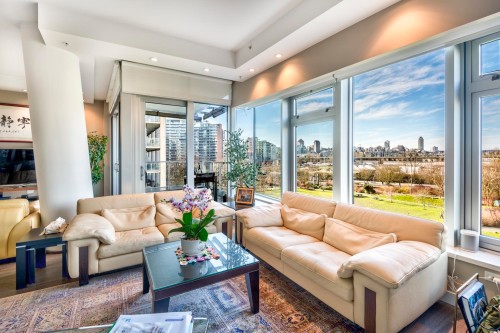 504-181 Athletes Way, Vancouver, BC 