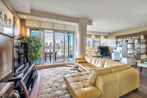 504-181 Athletes Way, Vancouver, BC 
