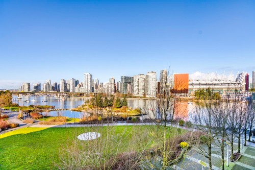 504-181 Athletes Way, Vancouver, BC 