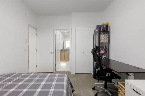 301-7788 18Th Street, Burnaby, BC 