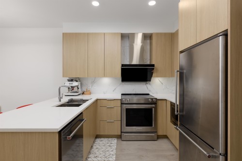 301-7788 18Th Street, Burnaby, BC 