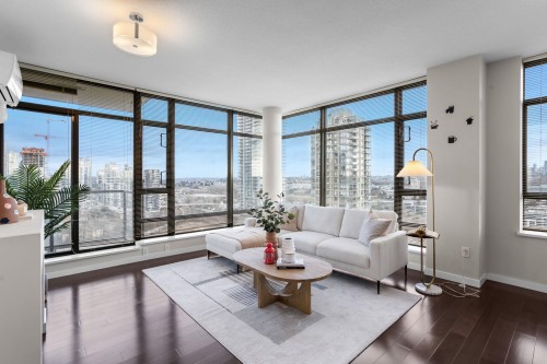 2203-4250 Dawson Street  Burnaby, BC V5C 4B1