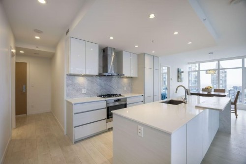 3606-4670 Assembly Way  Burnaby, BC V5H 0H3