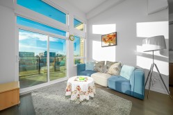 416-4033 May Drive  Richmond, BC V6X 0T3