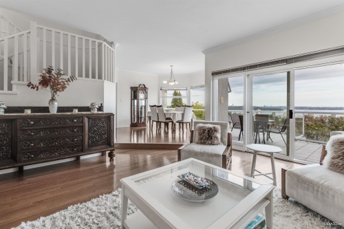 2272 Ottawa Avenue, West Vancouver, BC 