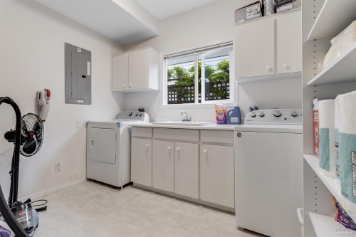 2272 Ottawa Avenue, West Vancouver, BC 