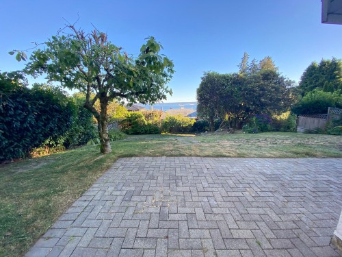 2272 Ottawa Avenue, West Vancouver, BC 