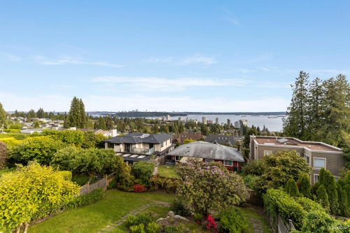 2272 Ottawa Avenue, West Vancouver, BC 