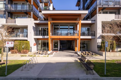 202-108 8th Street E North Vancouver, BC V7L 0H1