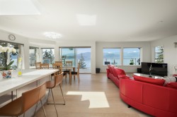 250 Kelvin Grove Way  Lions Bay, BC V0N 2E0