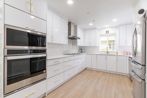 2-1233 16Th Street W, North Vancouver, BC 