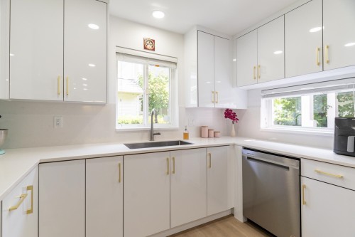 2-1233 16Th Street W, North Vancouver, BC 