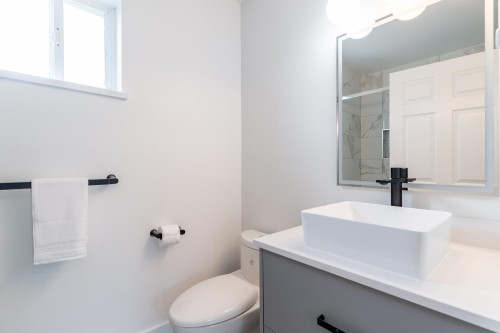 2-1233 16Th Street W, North Vancouver, BC 