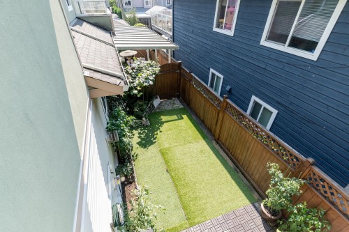 2-1233 16Th Street W, North Vancouver, BC 